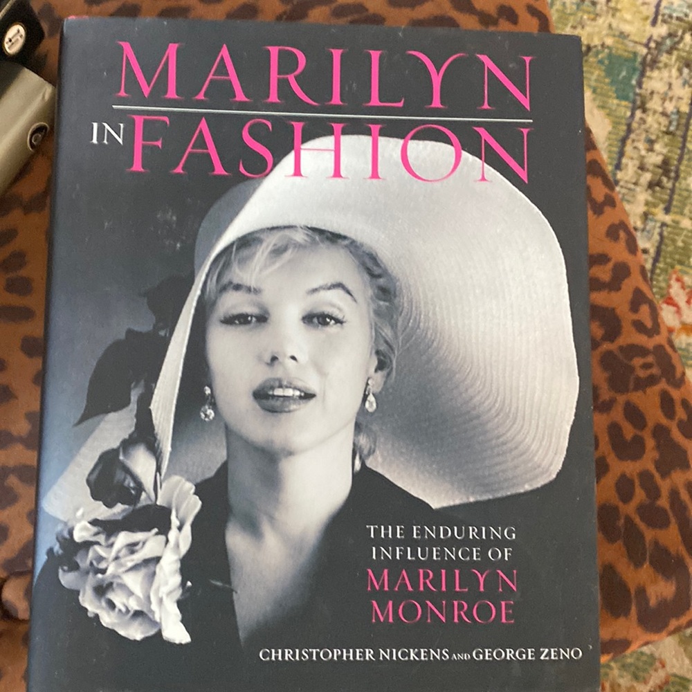 Marilyn in fashion book